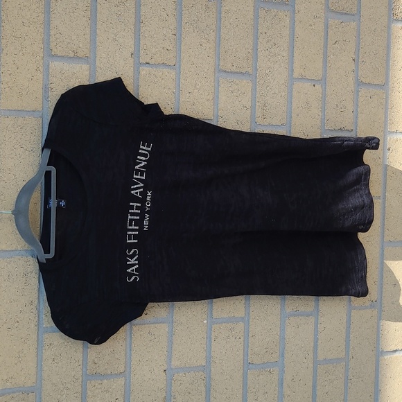 Saks Fifth Avenue T-shirt 🇺🇦 Fundraiser - Picture 3 of 5